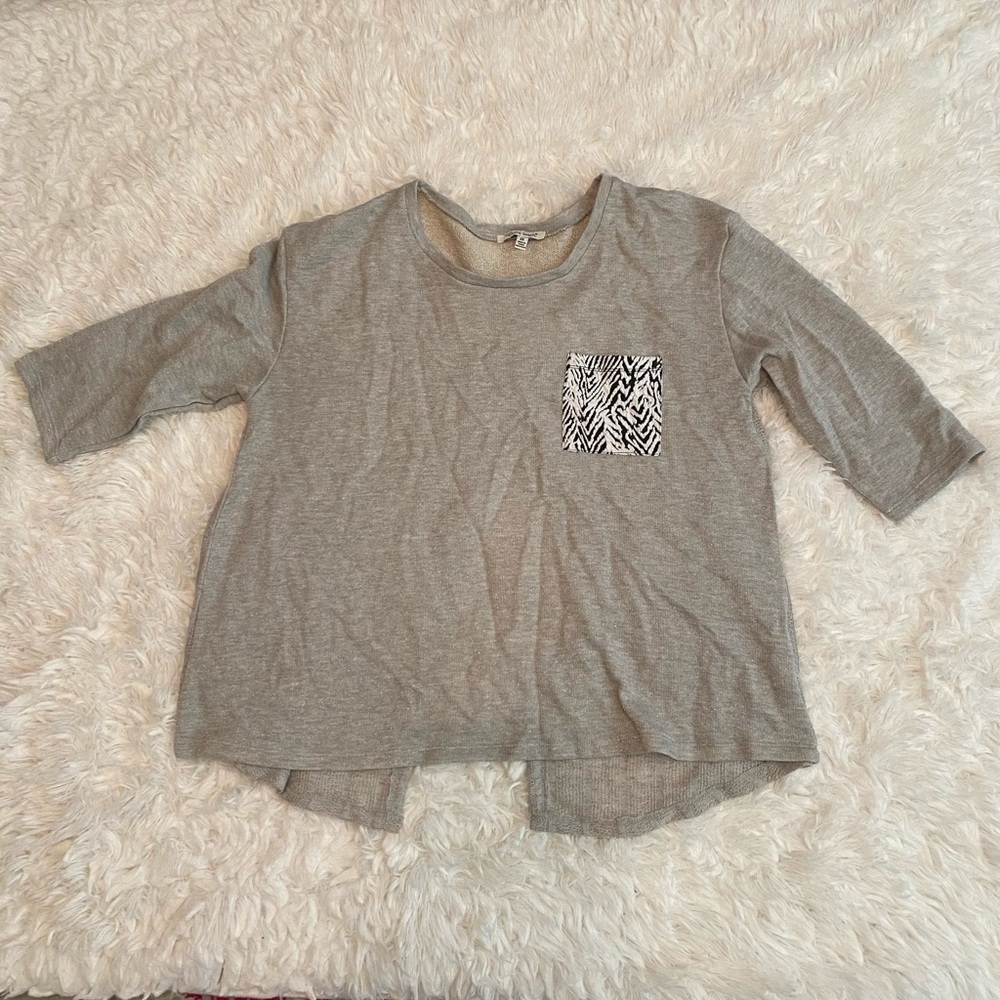 🎉HOST PICK🎉 Gray top with zebra pocket
